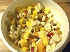 Abbildung vom Rezept »Obstsalat mit Nüssen«